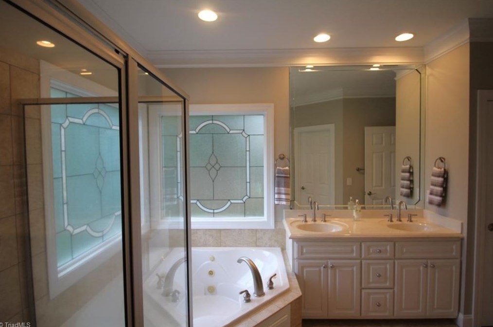 5714 Hidden Orchard Dr, Greensboro NC  27410-2523 exterior