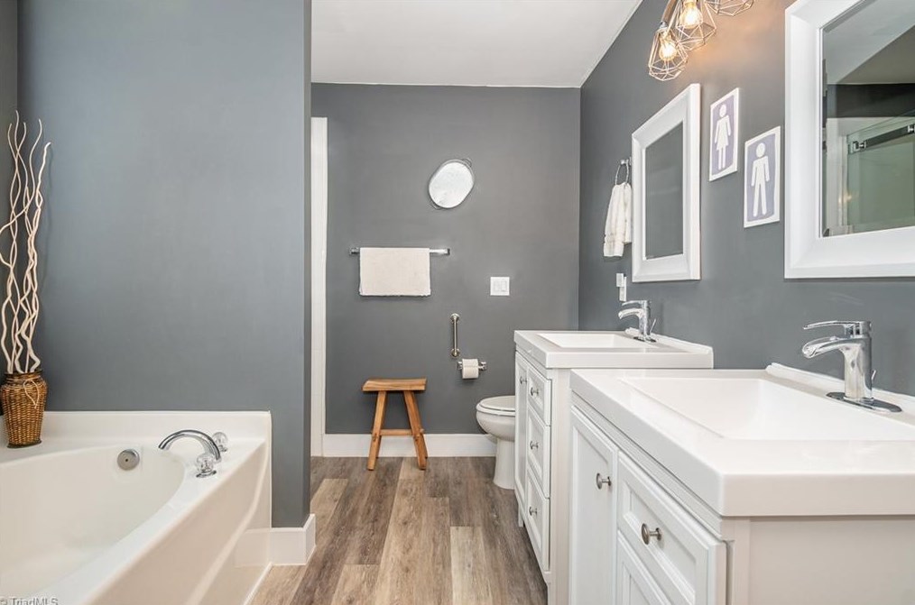 5013 Long Branch Dr, Kernersville NC  27284-7396 exterior