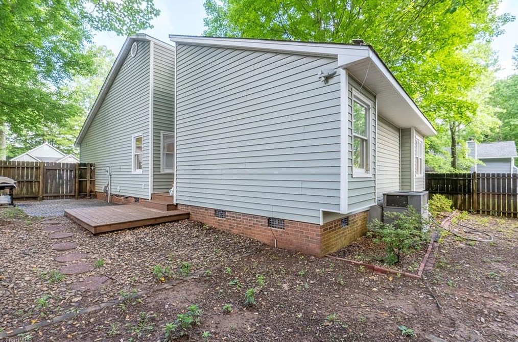 4006 King Edward Ct, Greensboro NC  27455-2580 exterior