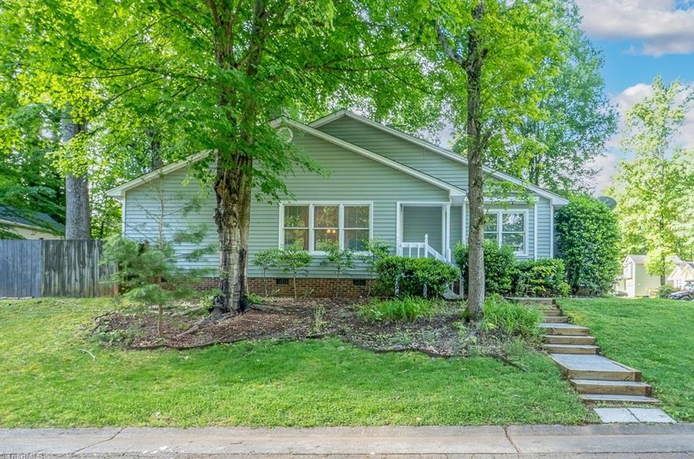 4006 King Edward Ct, Greensboro NC  27455-2580 exterior