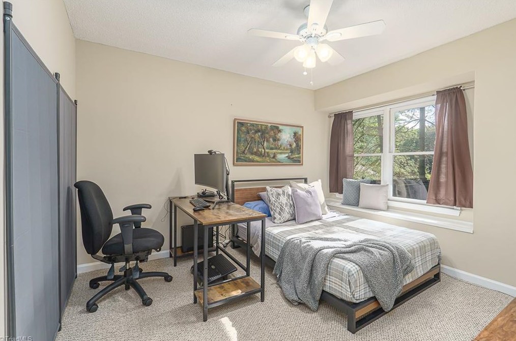 4006 King Edward Ct, Greensboro NC  27455-2580 exterior