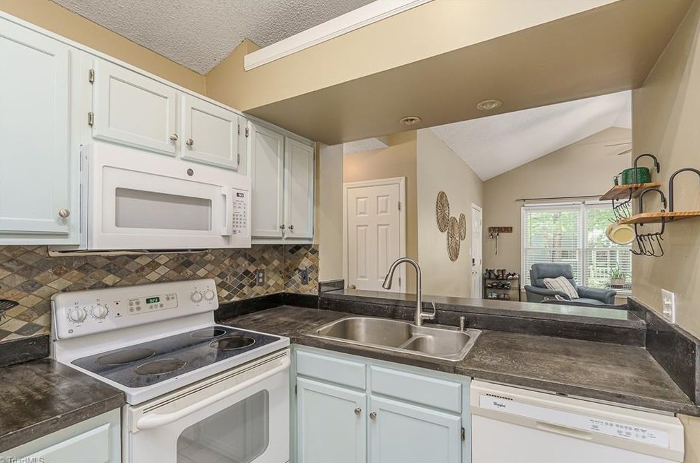 4006 King Edward Ct, Greensboro NC  27455-2580 exterior