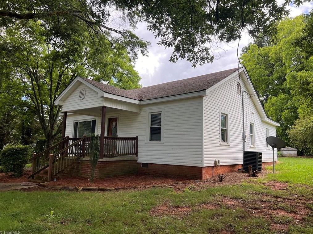 29624 Lakeside Dr, Albemarle NC  28001-7325 exterior