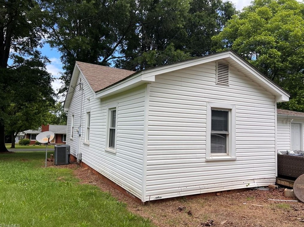 29624 Lakeside Dr, Albemarle NC  28001-7325 exterior