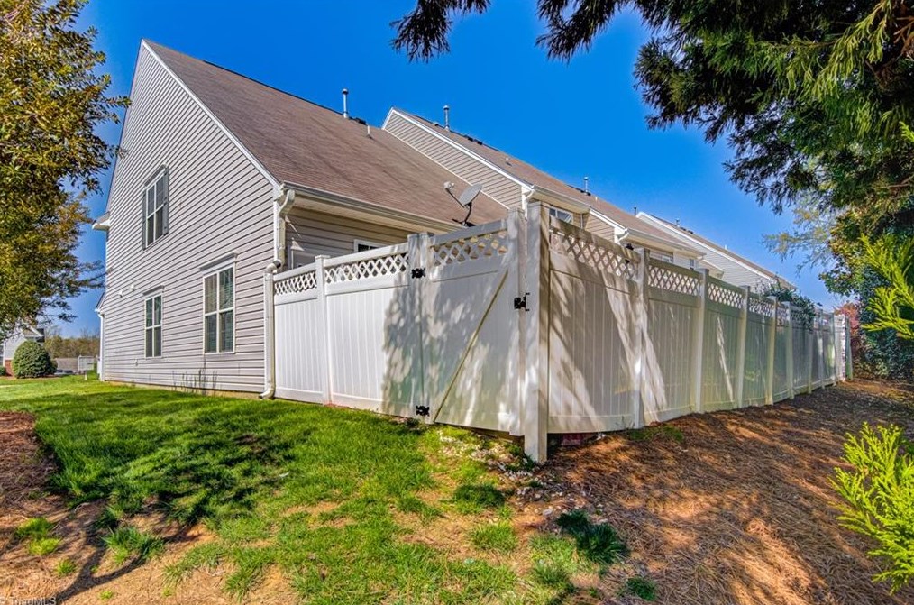 212 Nighthawk Pl, Greensboro NC 27409-9128 exterior