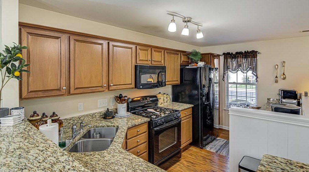 212 Nighthawk Pl, Greensboro NC 27409-9128 exterior