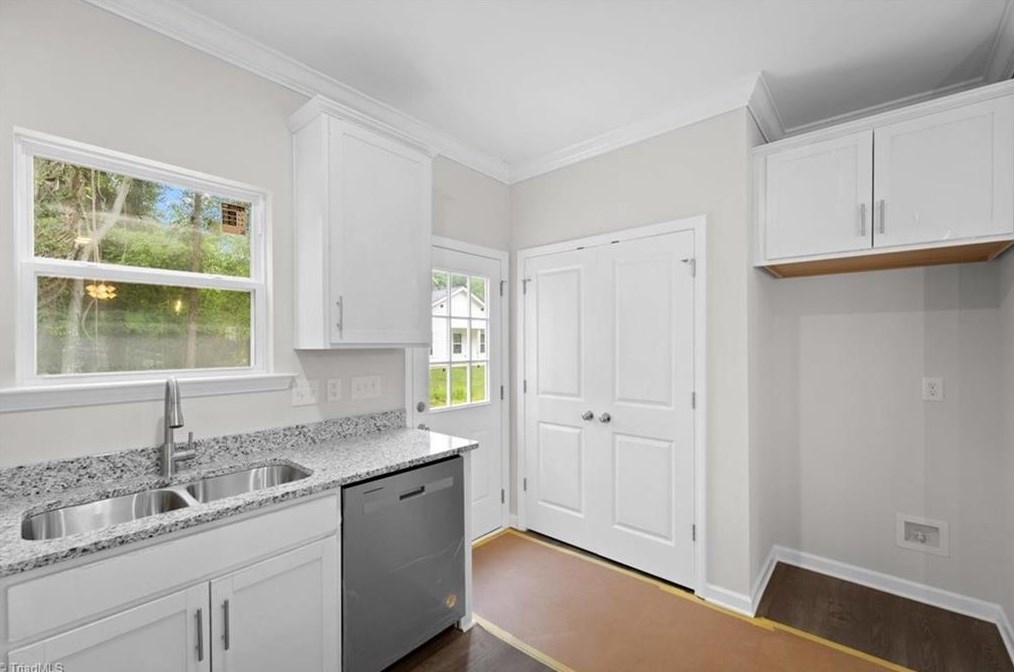 3905 Huckabee Dr, Greensboro NC  27405 exterior