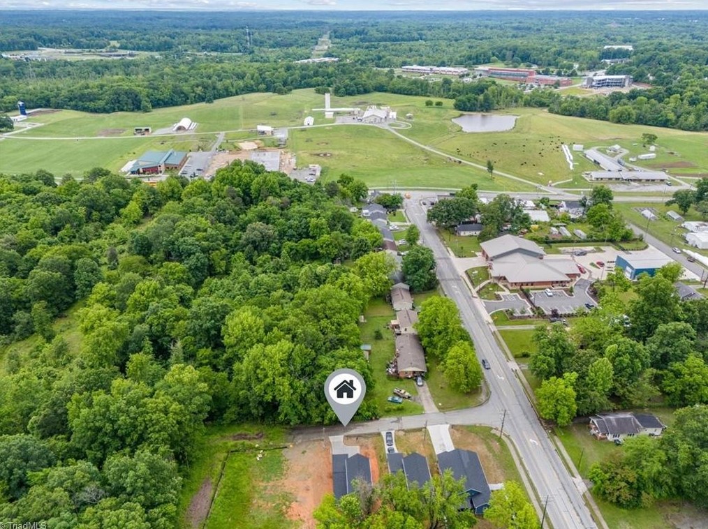 3905 Huckabee Dr, Greensboro NC  27405 exterior