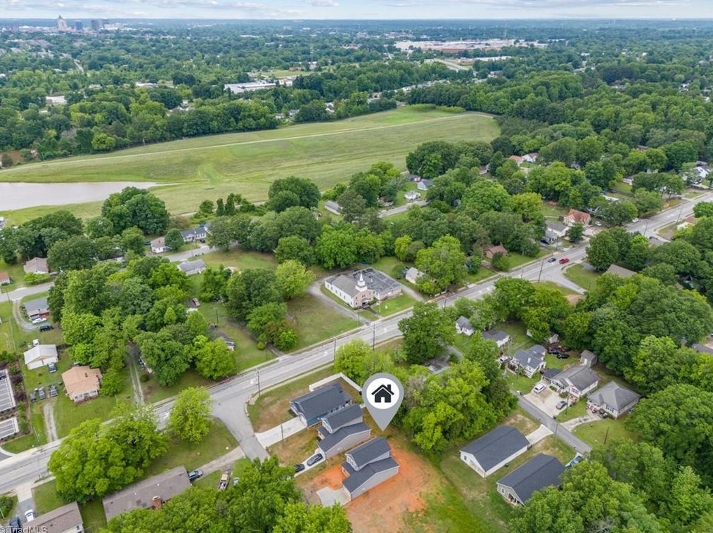 3905 Huckabee Dr, Greensboro NC  27405 exterior