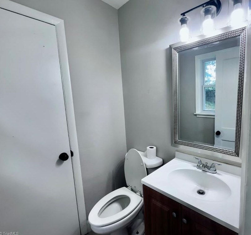 2517 Hilburn Dr, High Point NC 27260-5844 exterior