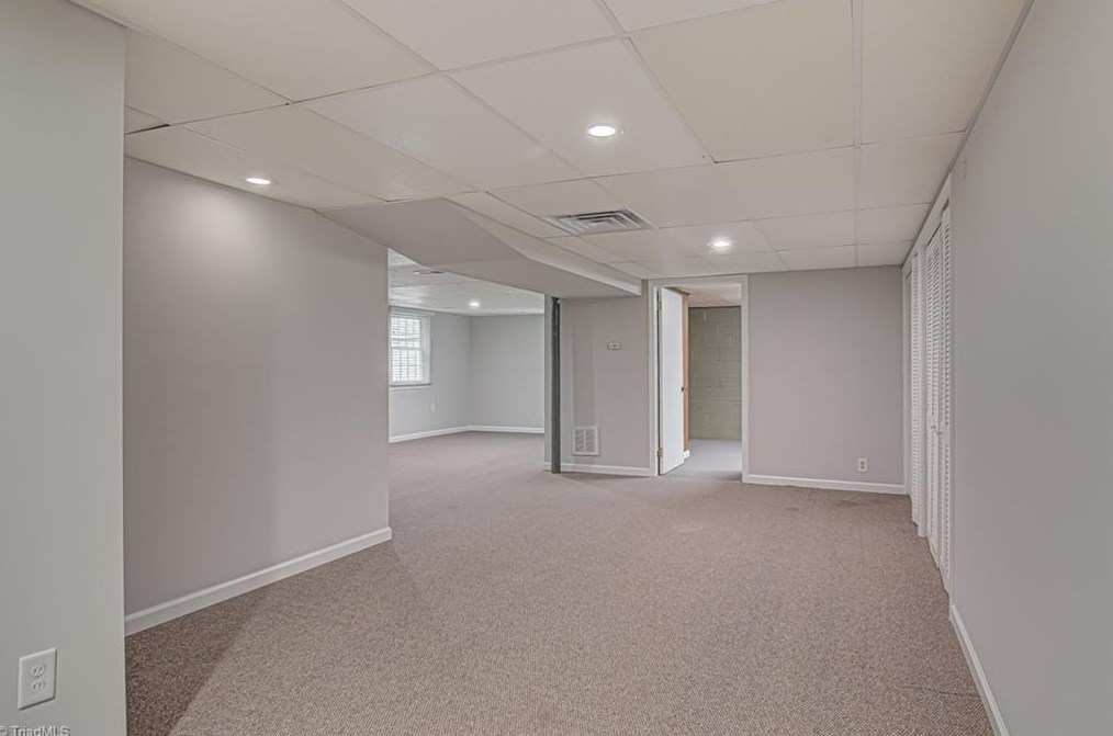 2708 Asbury Ter, Greensboro NC 27408-3610 exterior