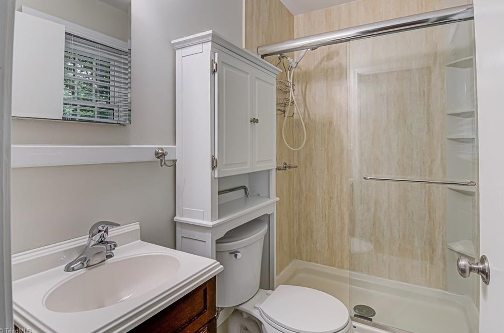 2708 Asbury Ter, Greensboro NC 27408-3610 exterior