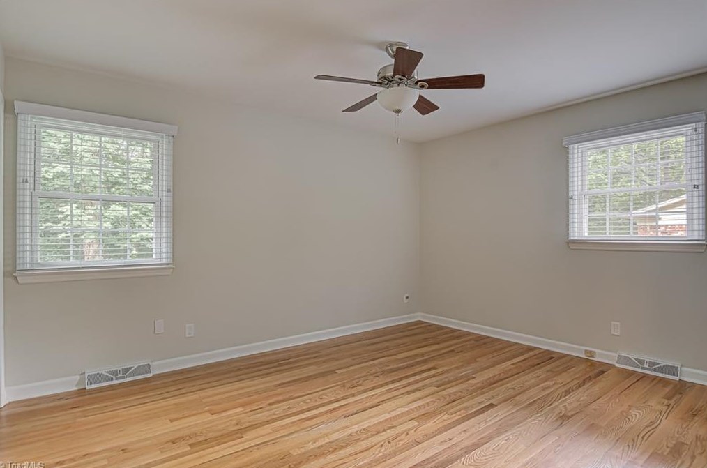 2708 Asbury Ter, Greensboro NC 27408-3610 exterior