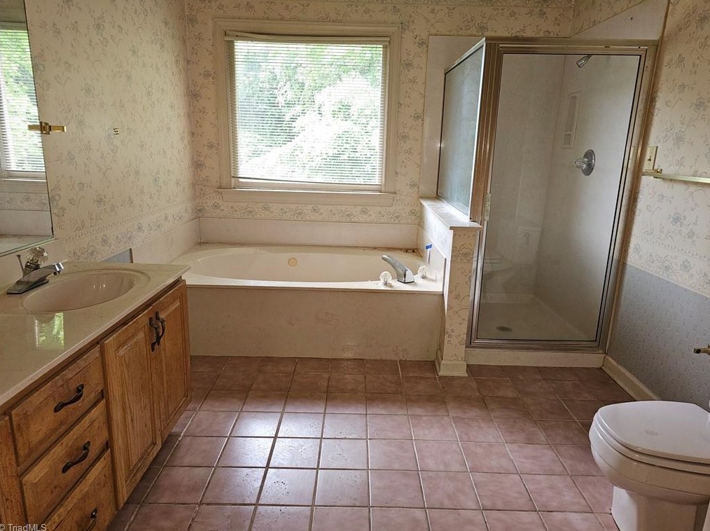 2405 Bambi Ln, Kernersville NC  27284-8091 exterior