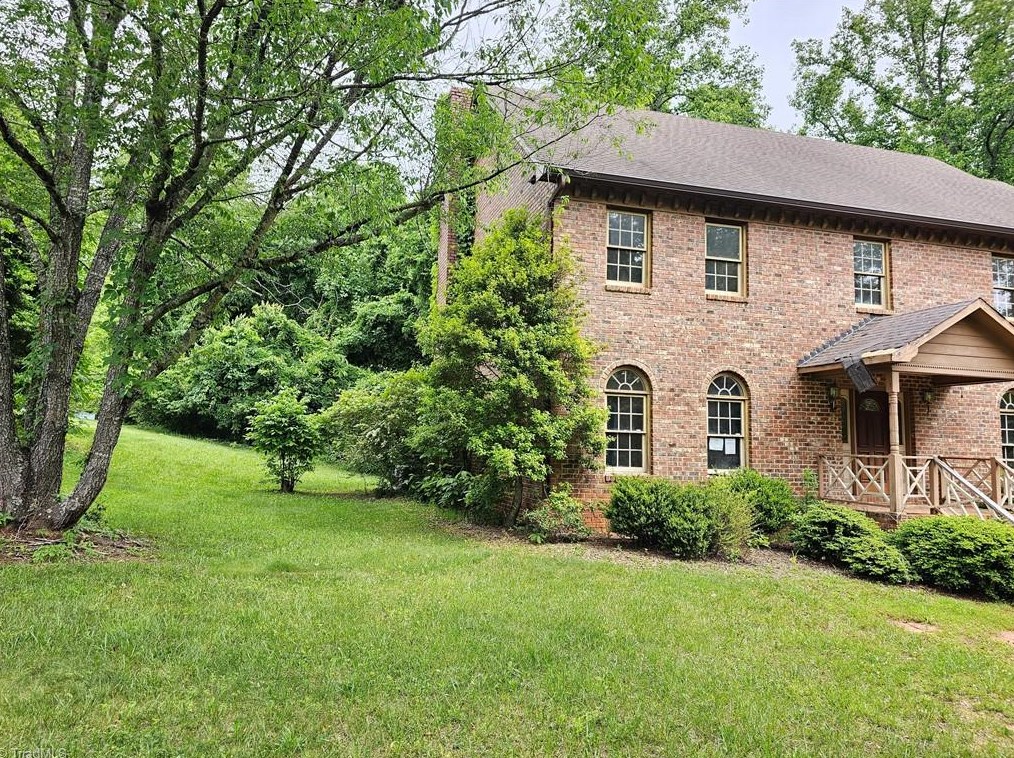 2405 Bambi Ln, Kernersville NC  27284-8092 exterior