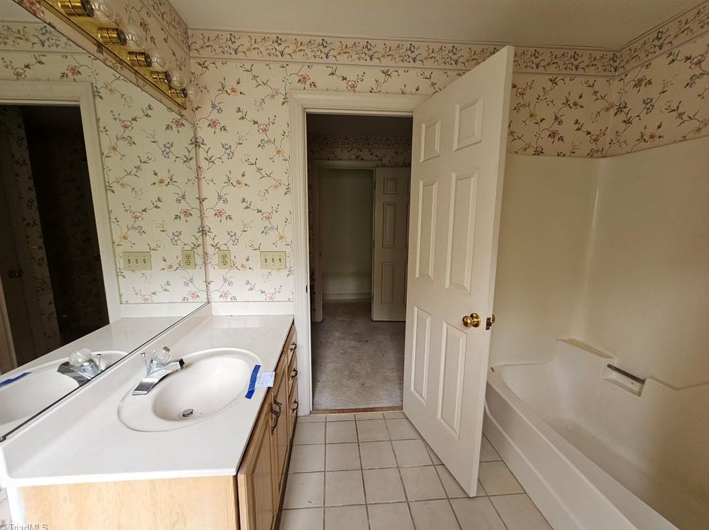 2405 Bambi Ln, Kernersville NC  27284-8091 exterior