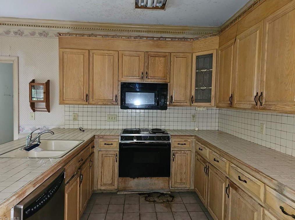 2405 Bambi Ln, Kernersville NC  27284-8091 exterior