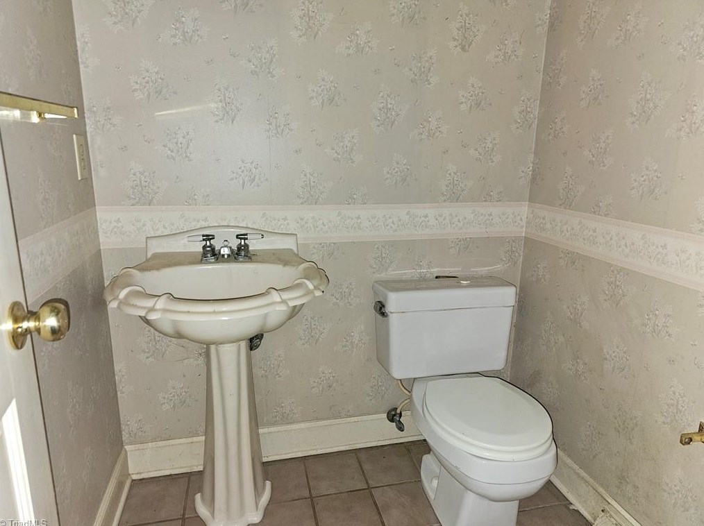 2405 Bambi Ln, Kernersville NC  27284-8091 exterior