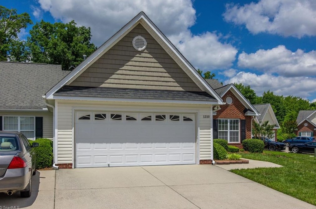 1310 Crosswinds Dr, High Point NC  27265-7293 exterior