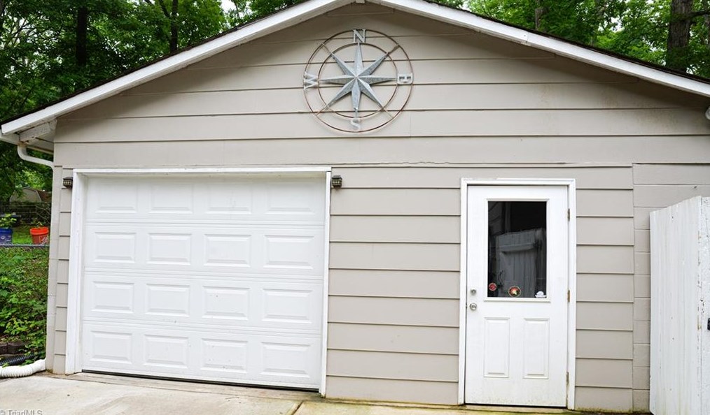 1912 Fox Creek Ct, High Point NC  27265-1498 exterior