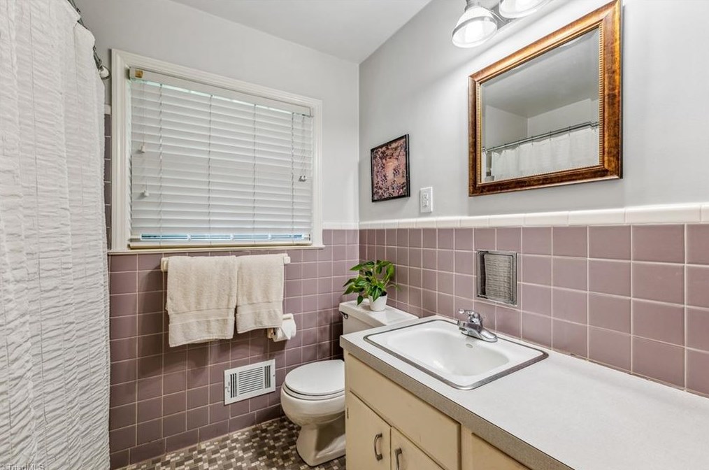 113 Hawkins Dr, Greensboro NC  exterior