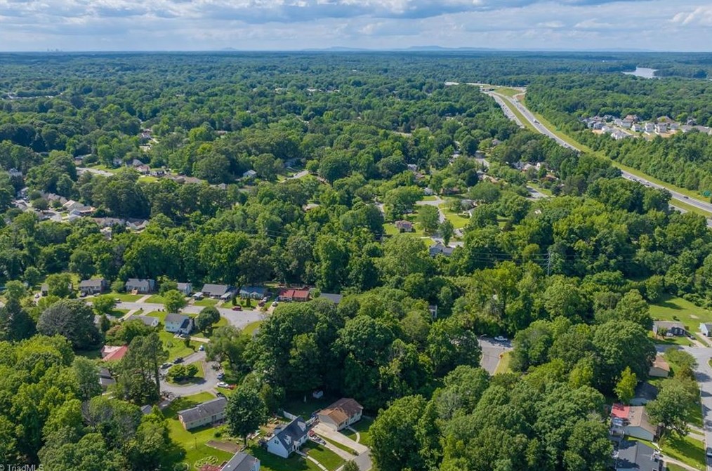 2117 Arbrook Ln, High Point NC 27265-2479 exterior