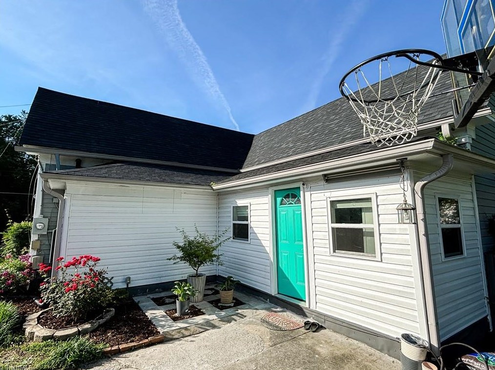 214 Broad St, Mount Airy NC  27030-4685 exterior