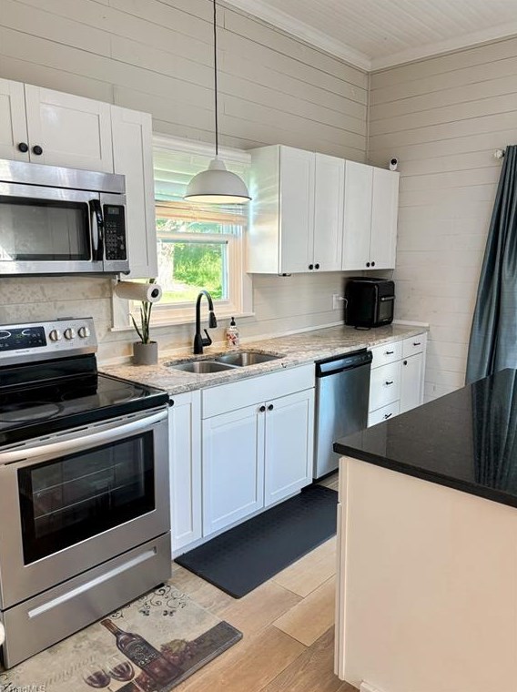 214 Broad St, Mount Airy NC  27030-4685 exterior