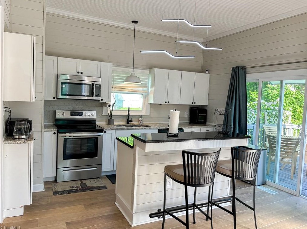 214 Broad St, Mount Airy NC  27030-4685 exterior