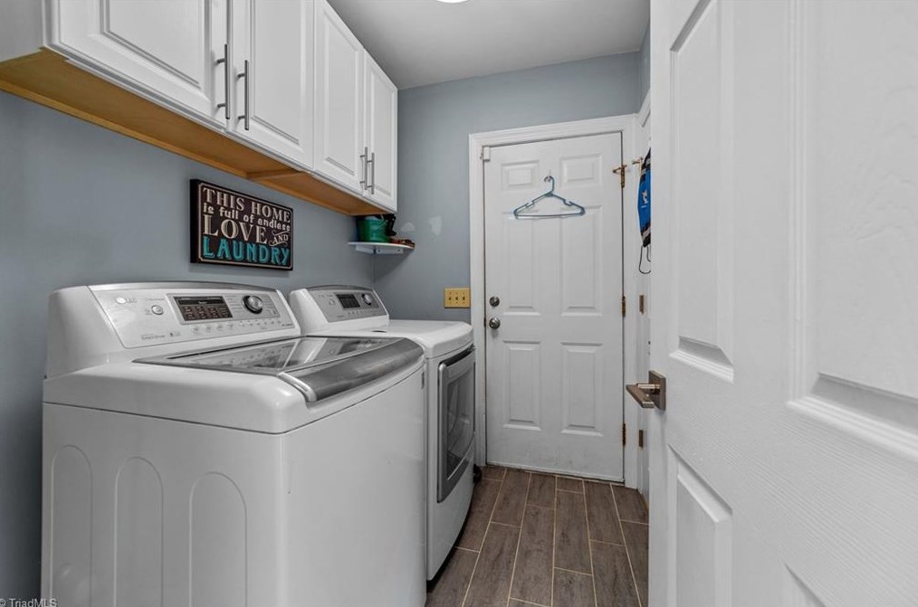 4705 Crystal Lake Dr, Greensboro NC 27410-9353 exterior