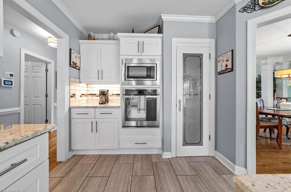 4705 Crystal Lake Dr, Greensboro NC 27410-9353 exterior