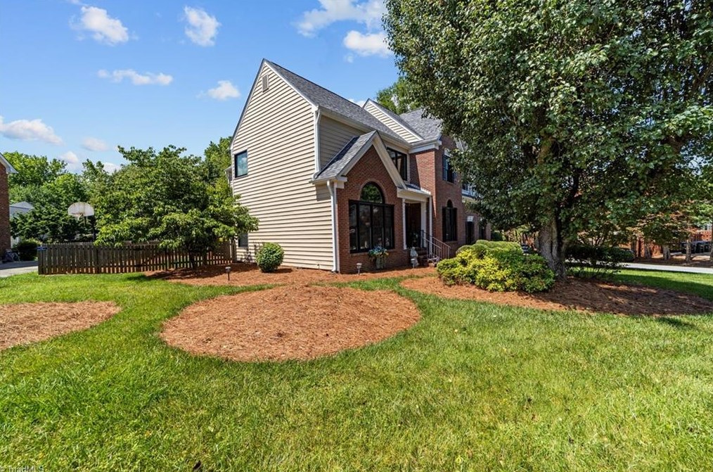 4705 Crystal Lake Dr, Greensboro NC 27410-9353 exterior