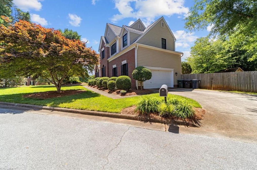 4705 Crystal Lake Dr, Greensboro NC 27410-9353 exterior