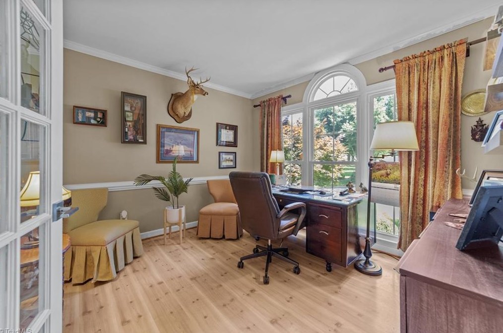 4705 Crystal Lake Dr, Greensboro NC 27410-9353 exterior