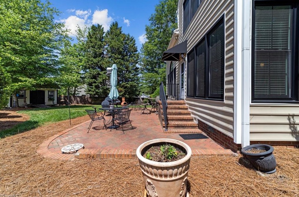 4705 Crystal Lake Dr, Greensboro NC 27410-9353 exterior