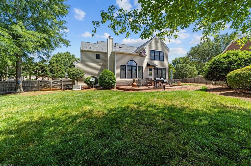 4705 Crystal Lake Dr, Greensboro NC 27410-9353 exterior