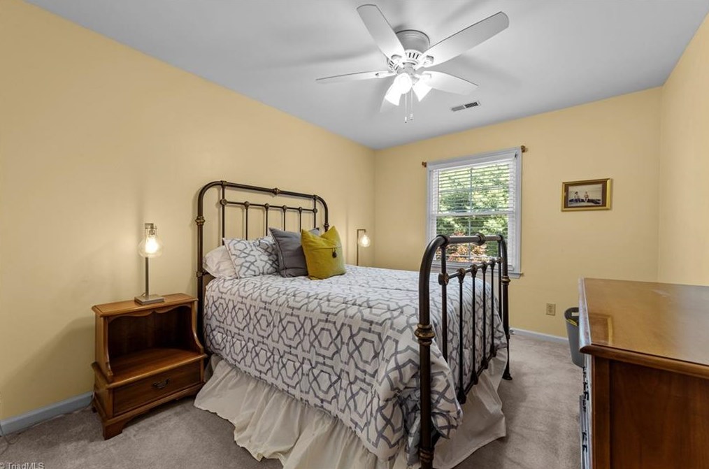 4705 Crystal Lake Dr, Greensboro NC 27410-9353 exterior