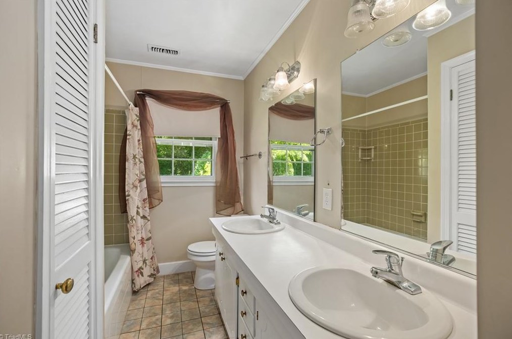 3941 Fieldview Ct, Clemmons NC 27012-9118 exterior