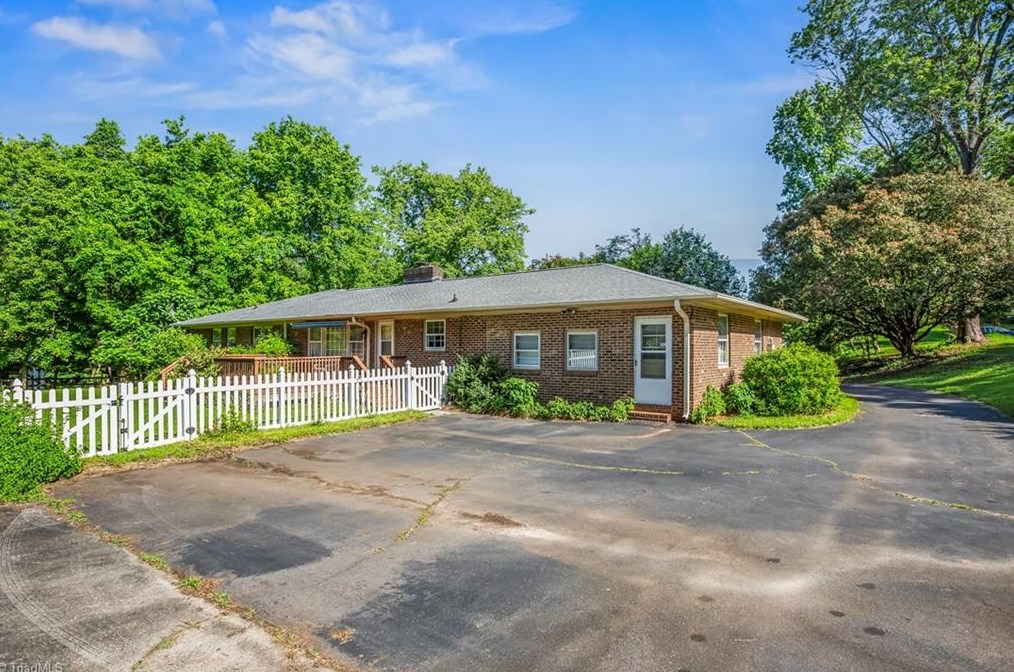 3941 Fieldview Ct, Clemmons NC 27012-9118 exterior