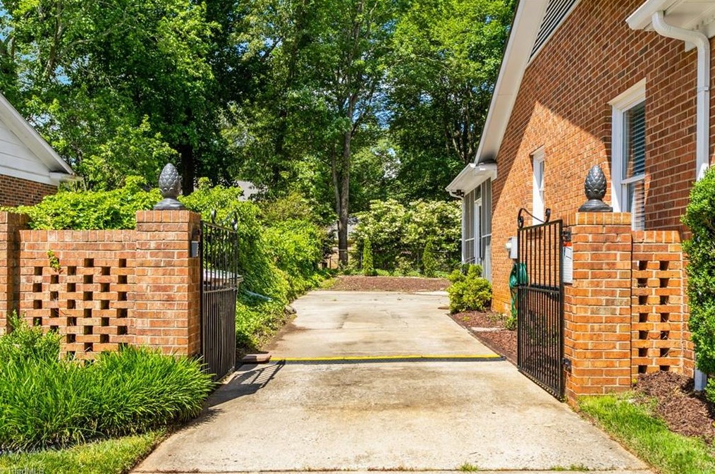 1303 Bearhollow Rd, Greensboro NC  27410-3609 exterior