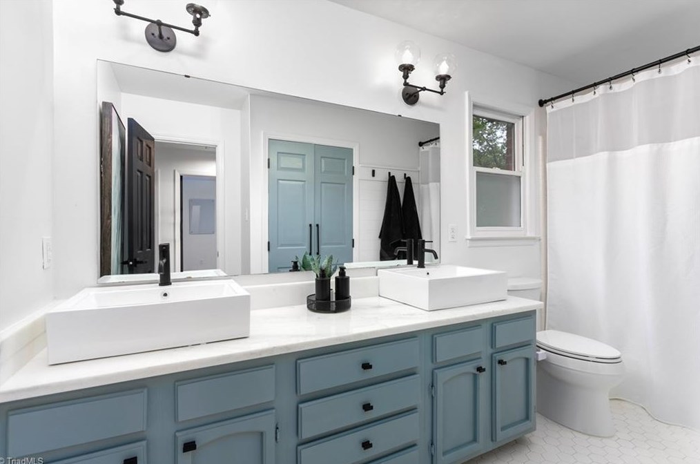 1303 Bearhollow Rd, Greensboro NC  27410-3609 exterior