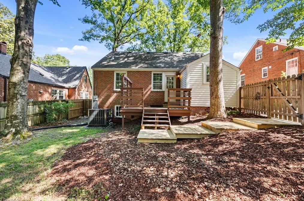 2503 Walker Ave, Greensboro NC  27403-2034 exterior