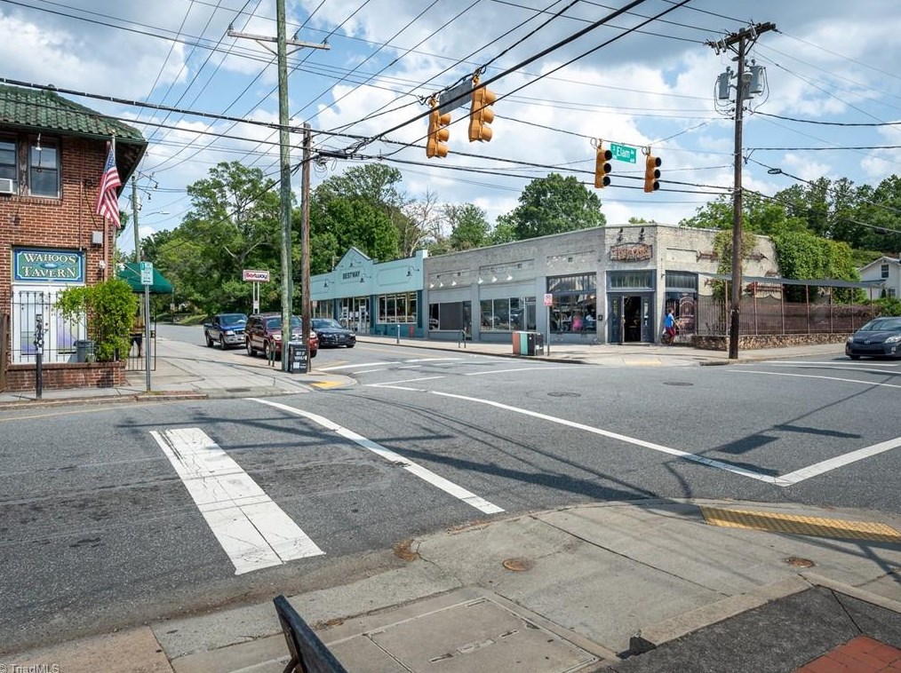 2503 Walker Ave, Greensboro NC  27403-2034 exterior