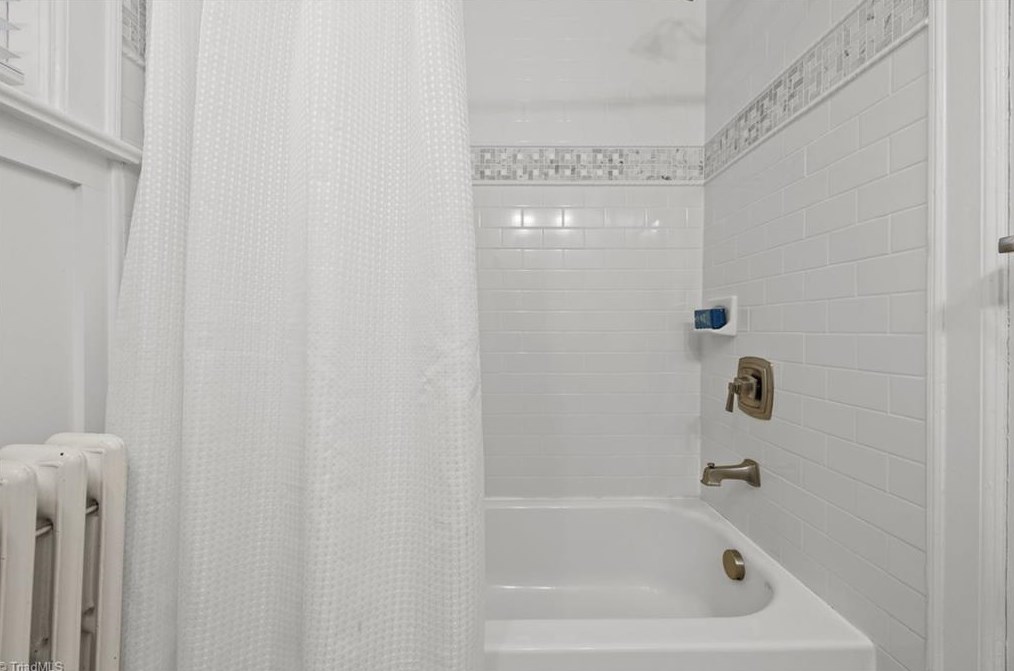 2503 Walker Ave, Greensboro NC  27403-2034 exterior