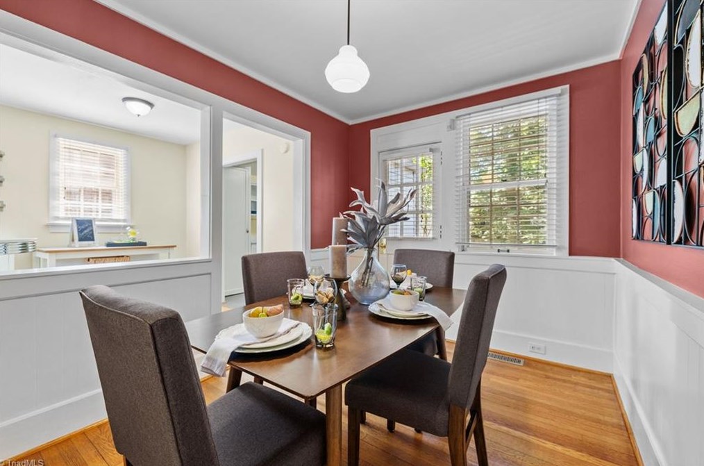 2503 Walker Ave, Greensboro NC  27403-2034 exterior