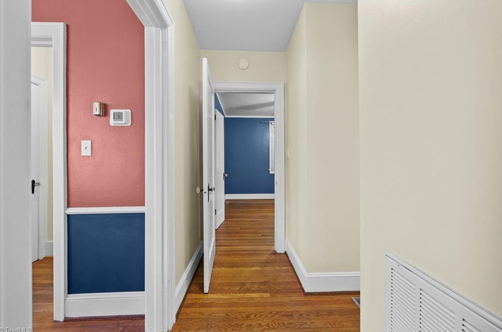 2503 Walker Ave, Greensboro NC  27403-2034 exterior