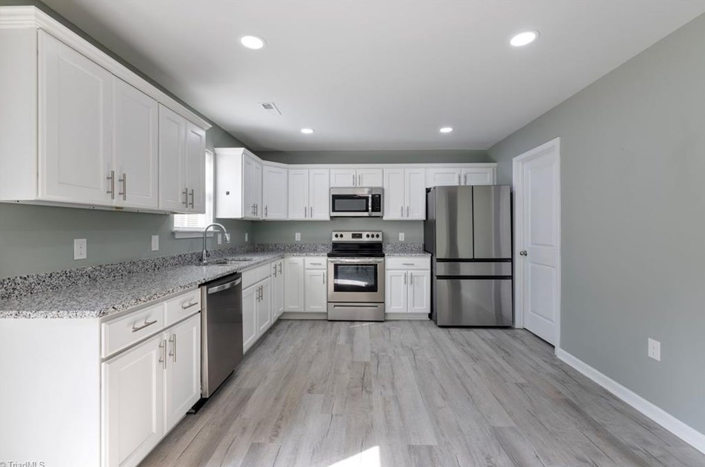 916 Countrymans Ct, Kernersville NC  27284-7501 exterior