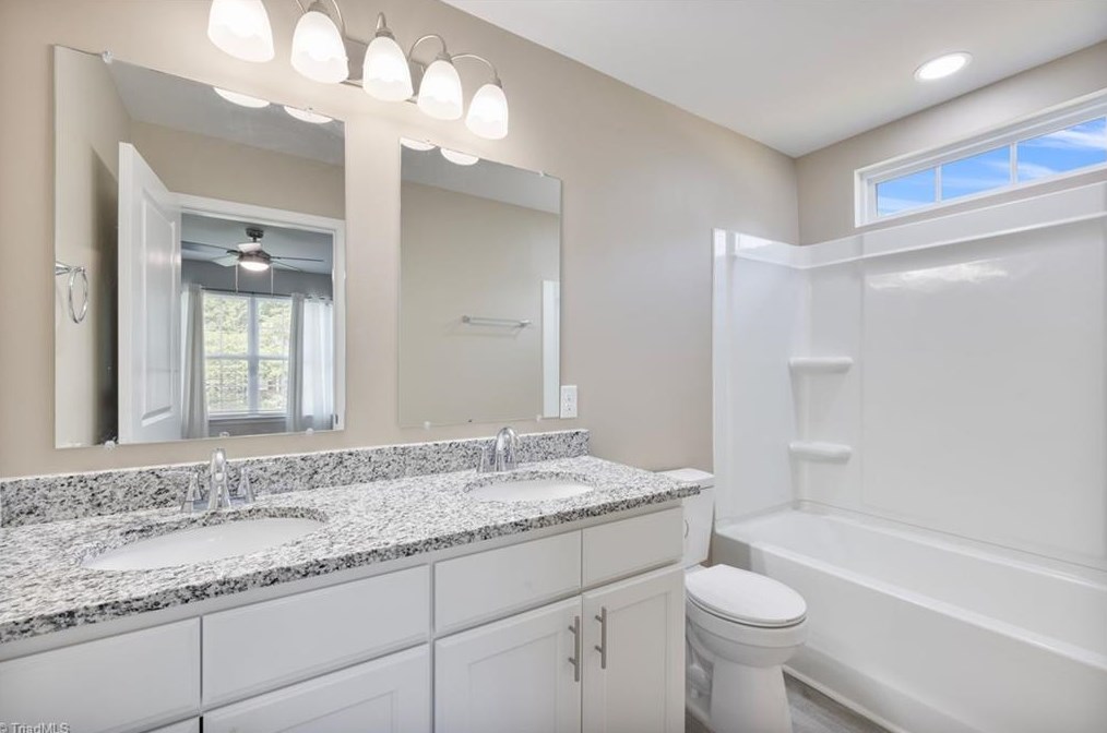 916 Countrymans Ct, Kernersville NC  27284-7501 exterior