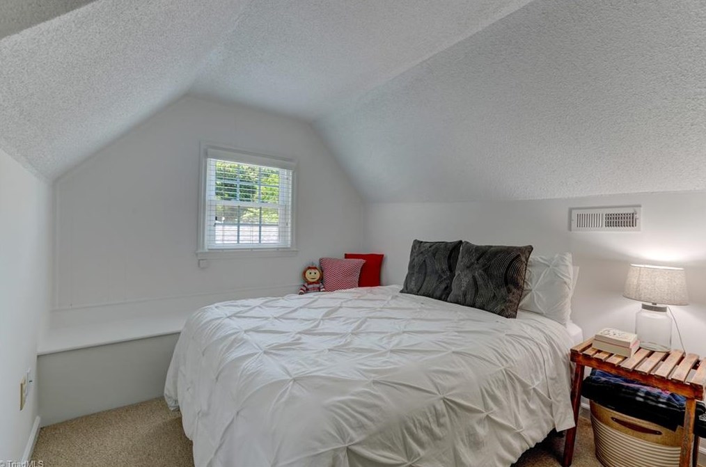 1906 Fernwood Dr, Greensboro NC 27408-5524 exterior