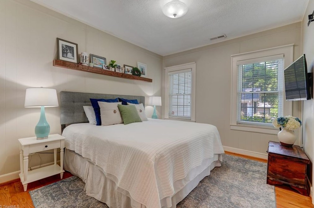 1906 Fernwood Dr, Greensboro NC 27408-5524 exterior